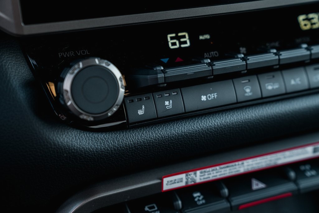 2025 Toyota Tundra Limited CrewMax photo 19