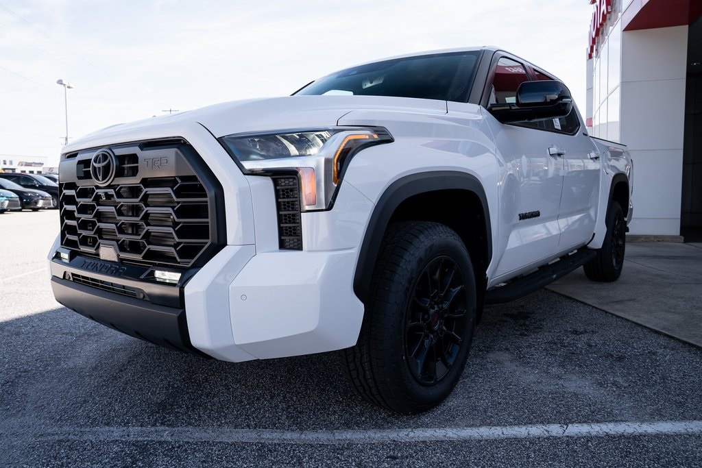 2025 Toyota Tundra Limited CrewMax photo 3