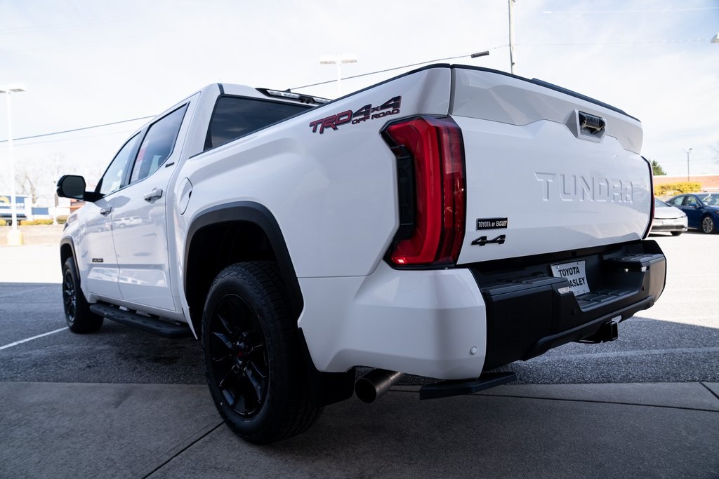 2025 Toyota Tundra Limited CrewMax photo 4