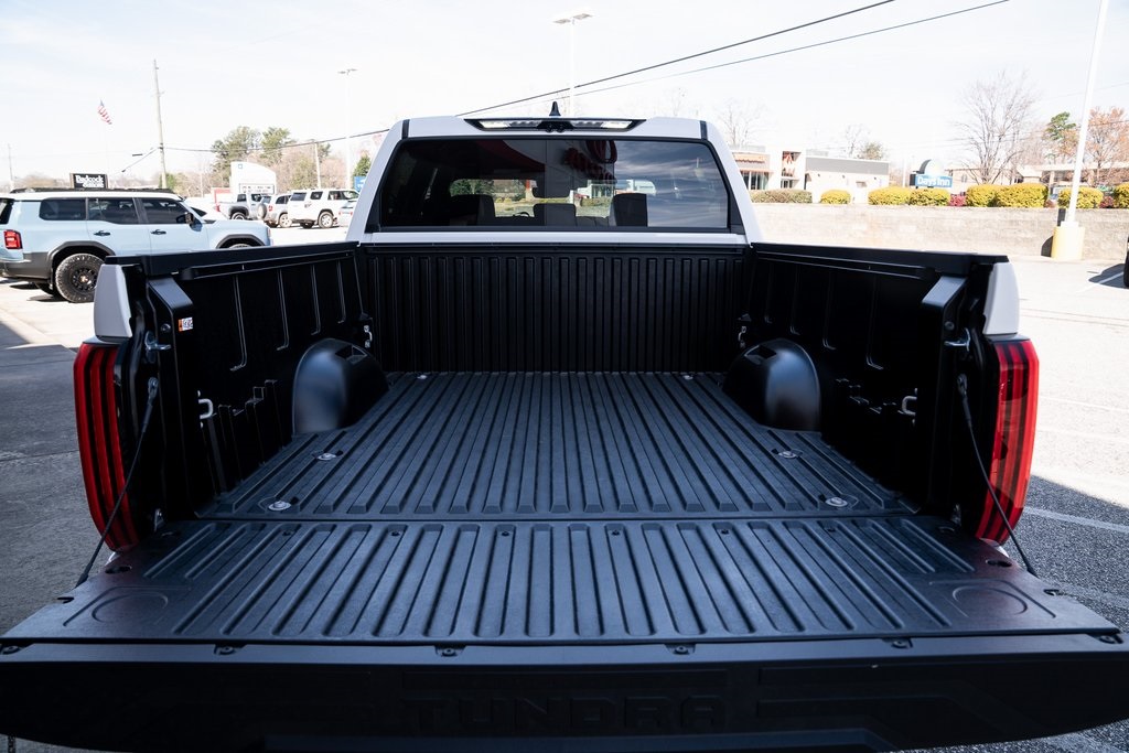 2025 Toyota Tundra Limited CrewMax photo 6
