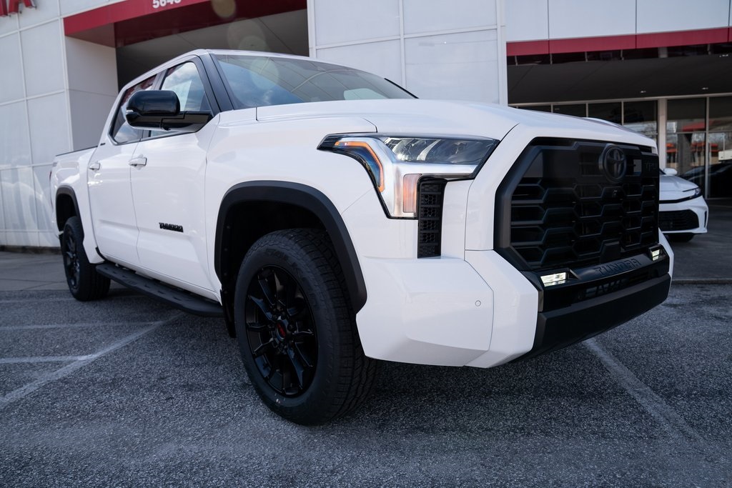 2025 Toyota Tundra Limited CrewMax photo 9