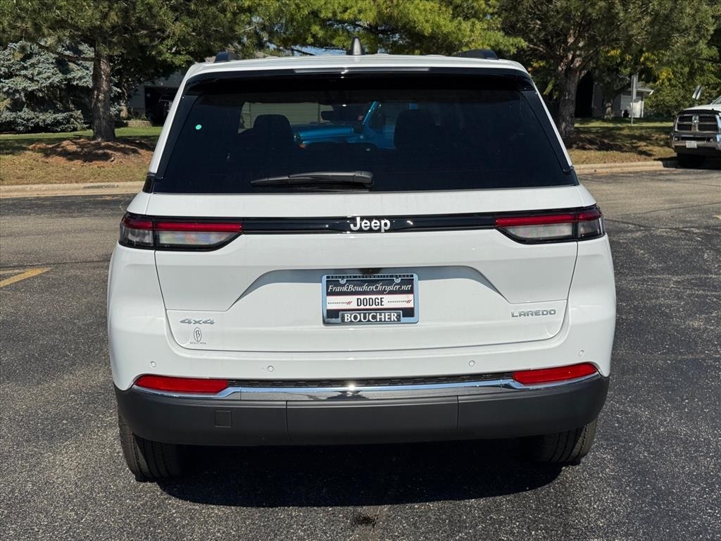 2025 Jeep Grand Cherokee Laredo photo 4