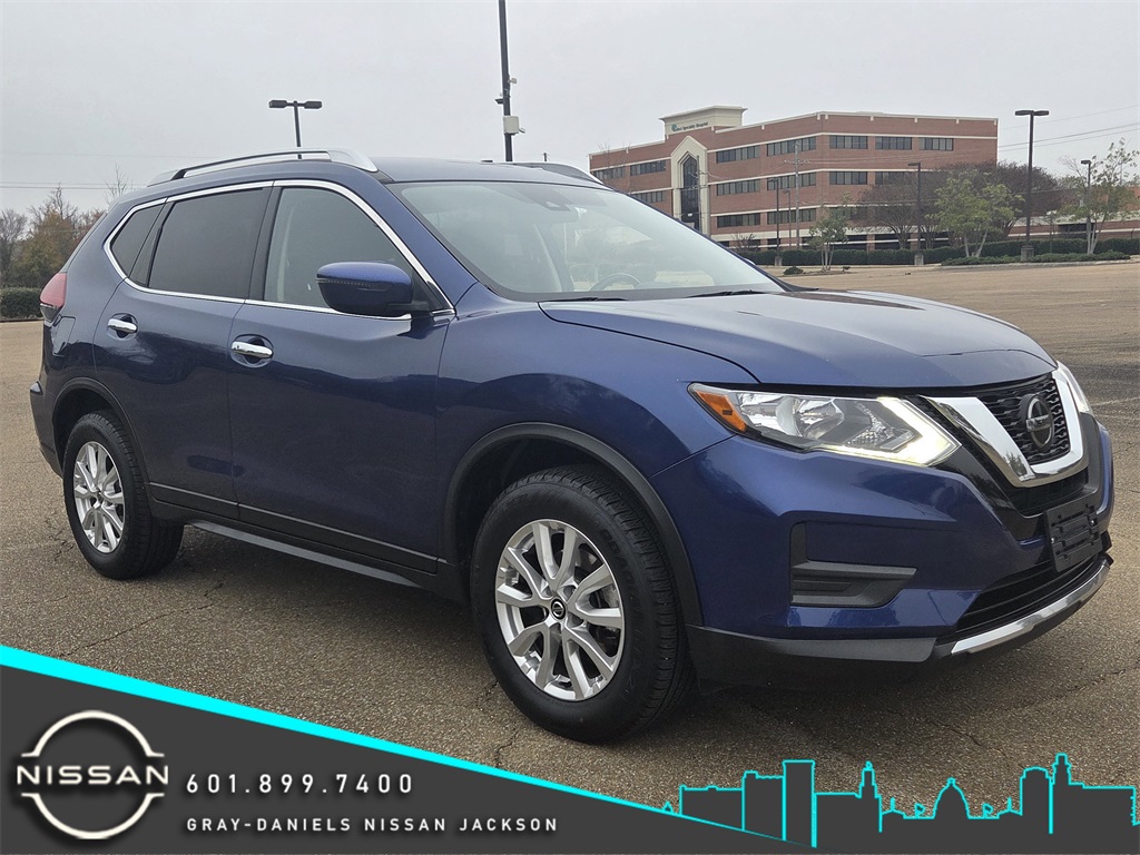 2020 Nissan Rogue SV's photo