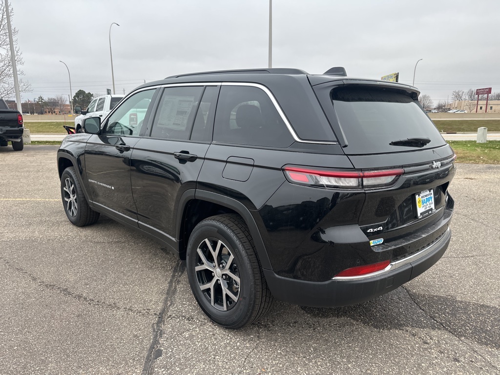 2025 Jeep Grand Cherokee Limited photo 2