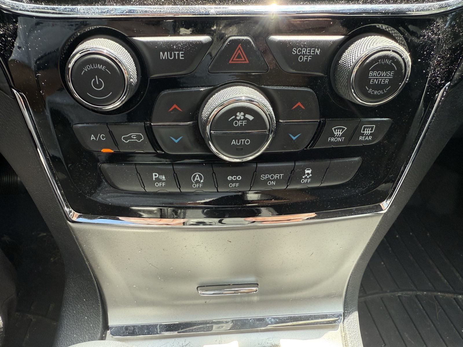 2021 Granite Crystal Metallic Clearcoat Jeep Grand Cherokee Laredo X 4X4 SUV