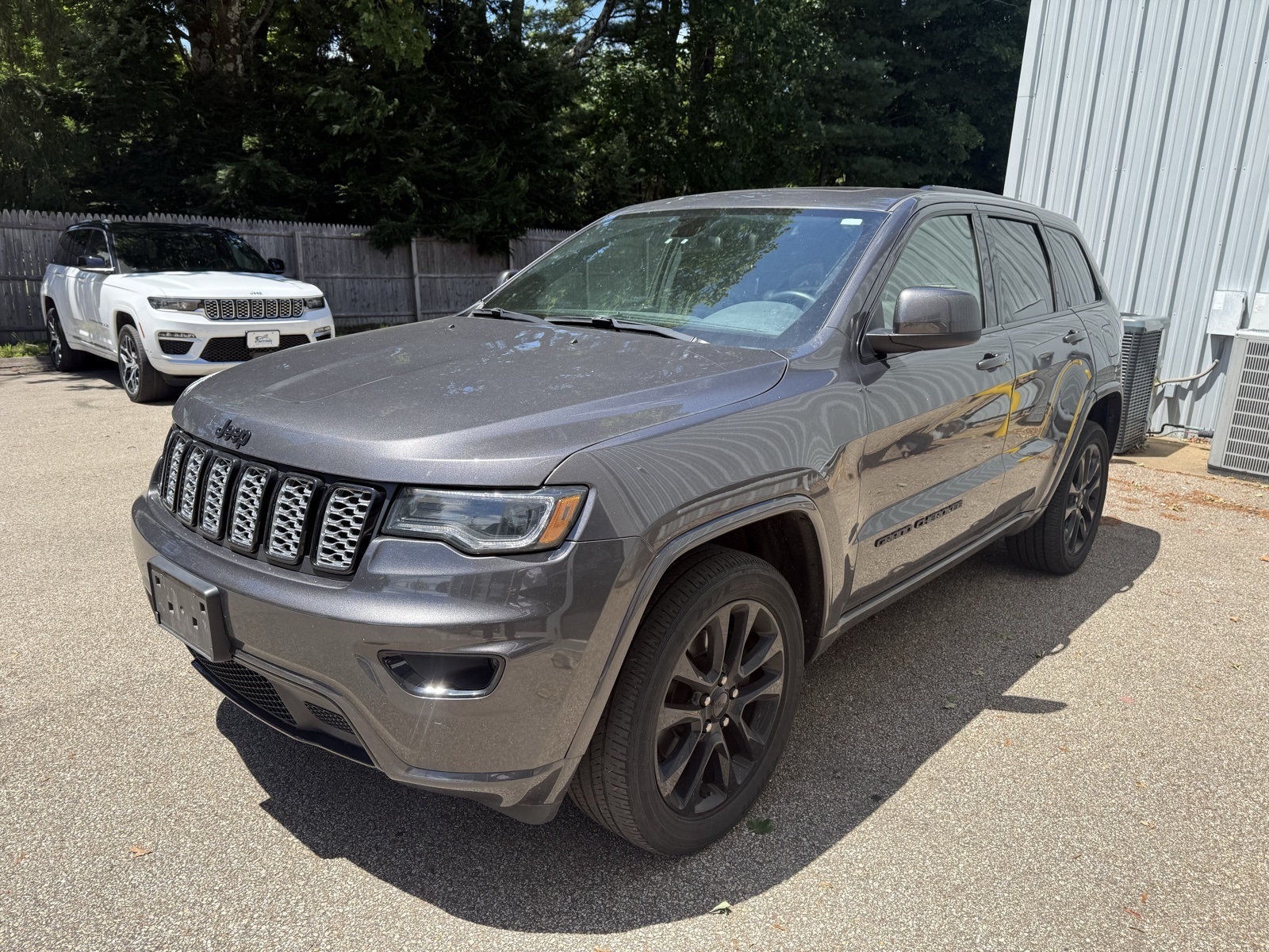 2021 Granite Crystal Metallic Clearcoat Jeep Grand Cherokee Laredo X 4X4 SUV
