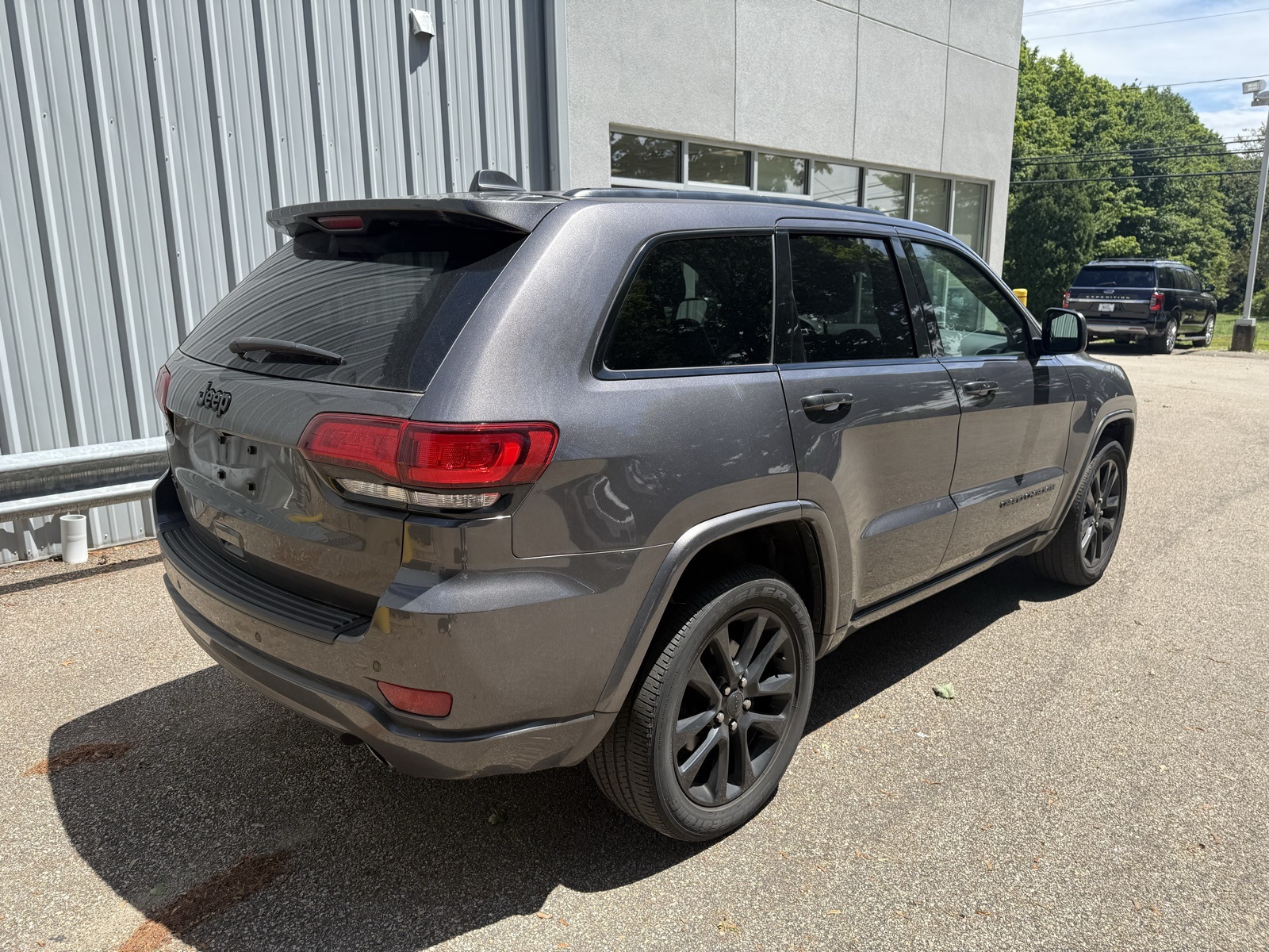 2021 Granite Crystal Metallic Clearcoat Jeep Grand Cherokee Laredo X 4X4 SUV