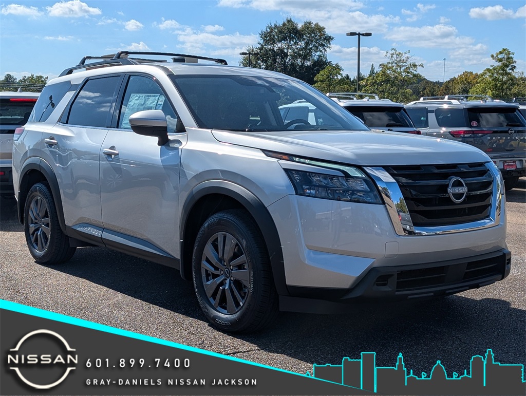 2025 Nissan Pathfinder SV's photo