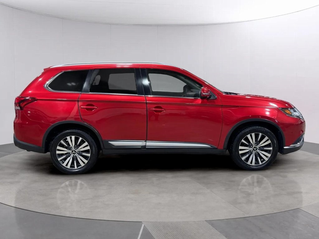 2019 Mitsubishi Outlander SEL photo 2