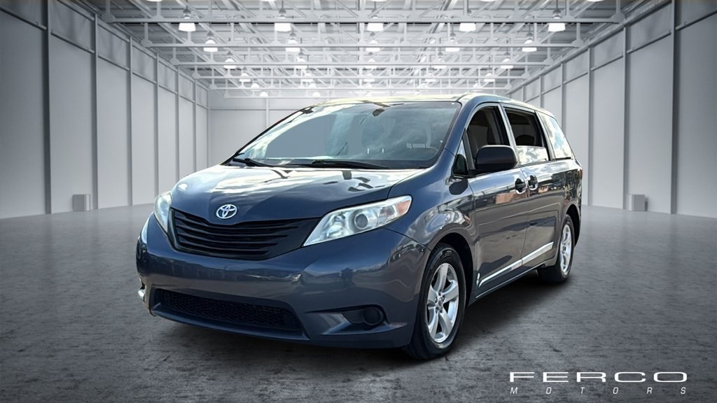 2017 Toyota Sienna L 4D Passenger Van - Image 1