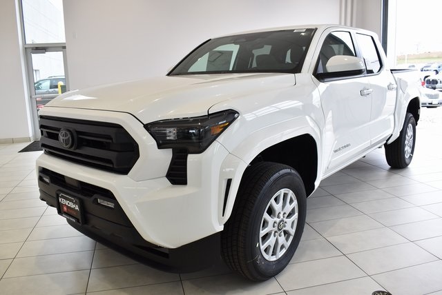 2025 Toyota Tacoma SR5 Double Cab photo 2