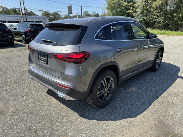 2026 Mercedes Benz GLA 250 4MATIC photo 2