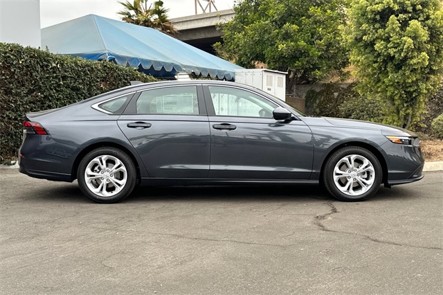 2025 Honda Accord LX photo 3