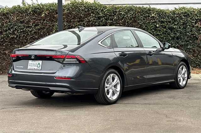 2025 Honda Accord LX photo 4
