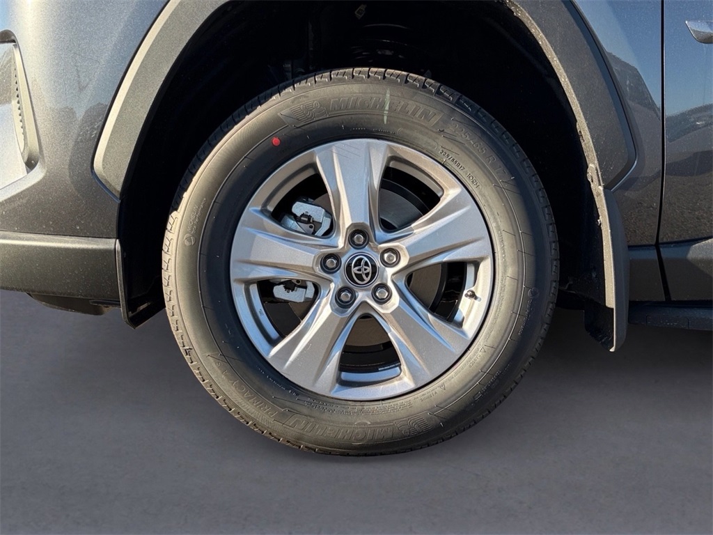 2025 Toyota RAV4 XLE photo 3