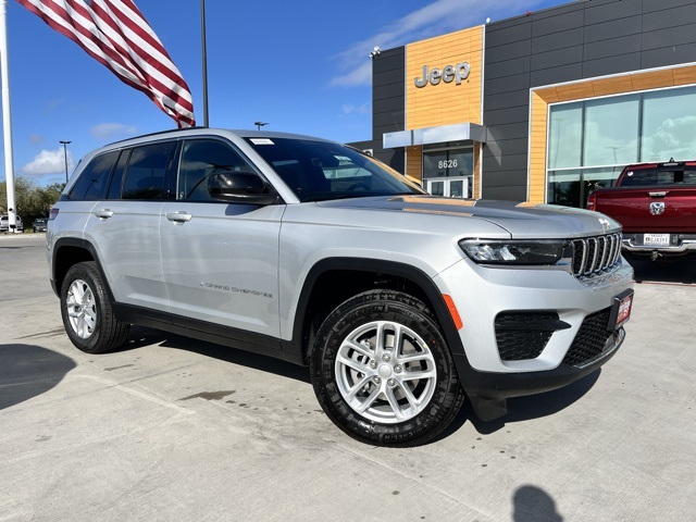 2025 Jeep Grand Cherokee Laredo's photo