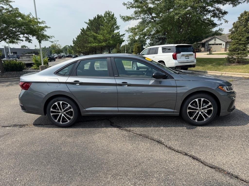 2025 Volkswagen Jetta 1.5T Sport photo 2