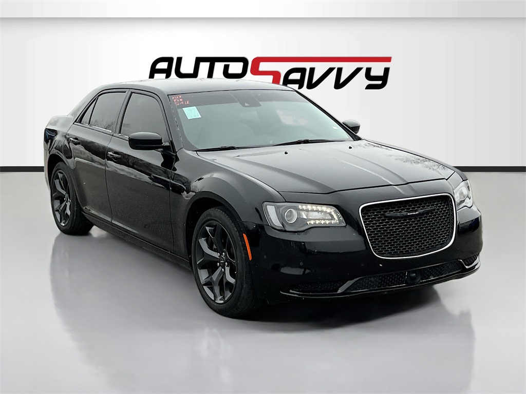 2023 Chrysler 300 Touring's photo