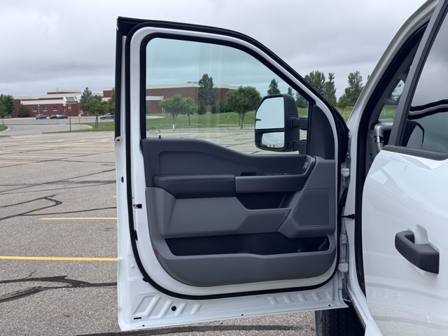2025 Ford F-350 Super Duty XL