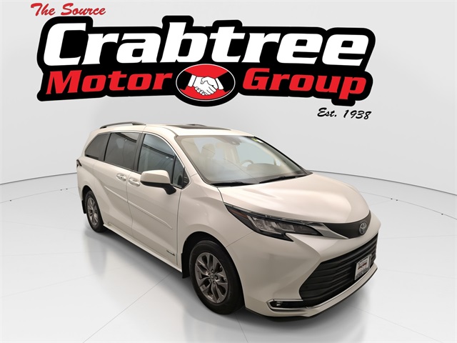 2021 Toyota Sienna XLE's photo