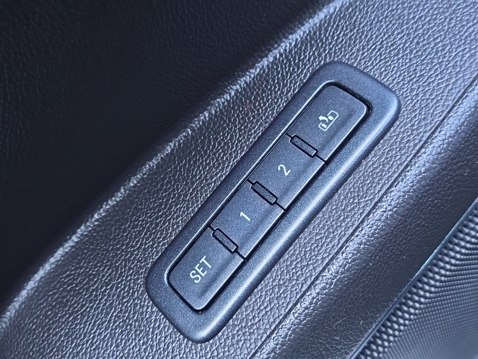 used 2015 Chevrolet Suburban car, priced at $15,000