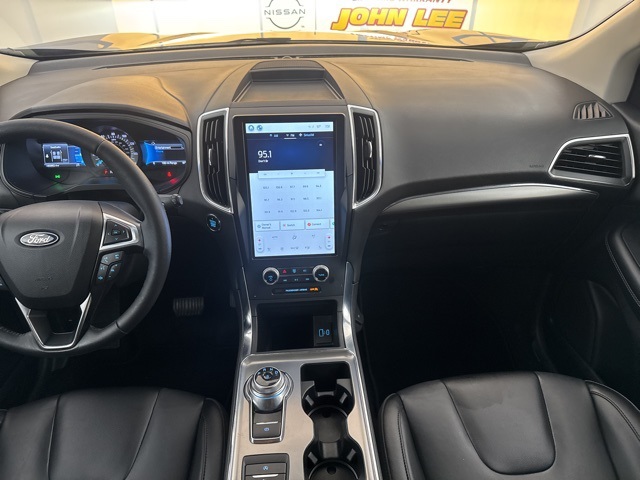 2022 Blue Metallic Ford Edge Titanium AWD SUV