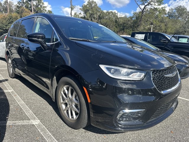 2024 Chrysler Pacifica Touring L's photo