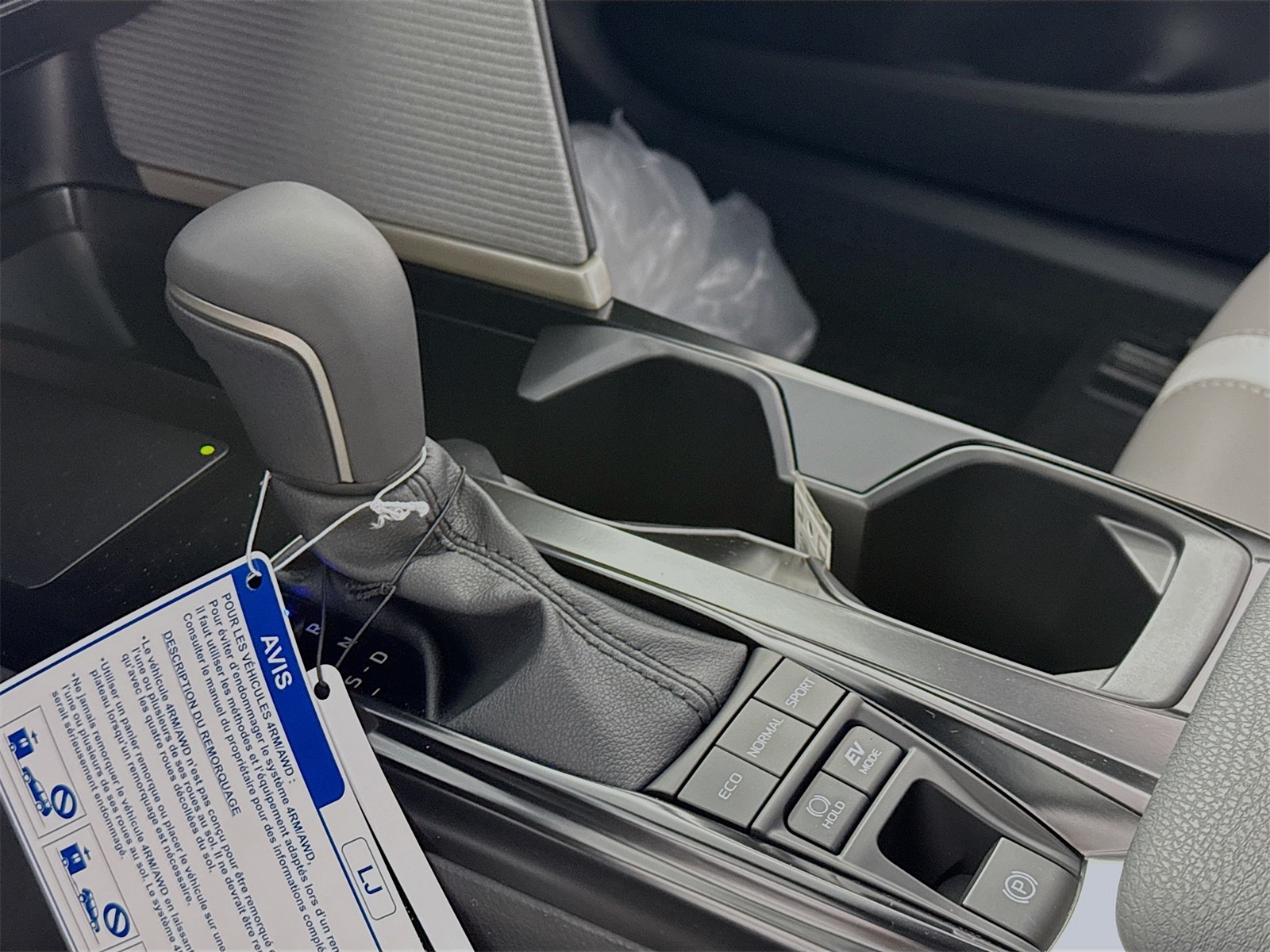 2025 Toyota Camry SE photo 7