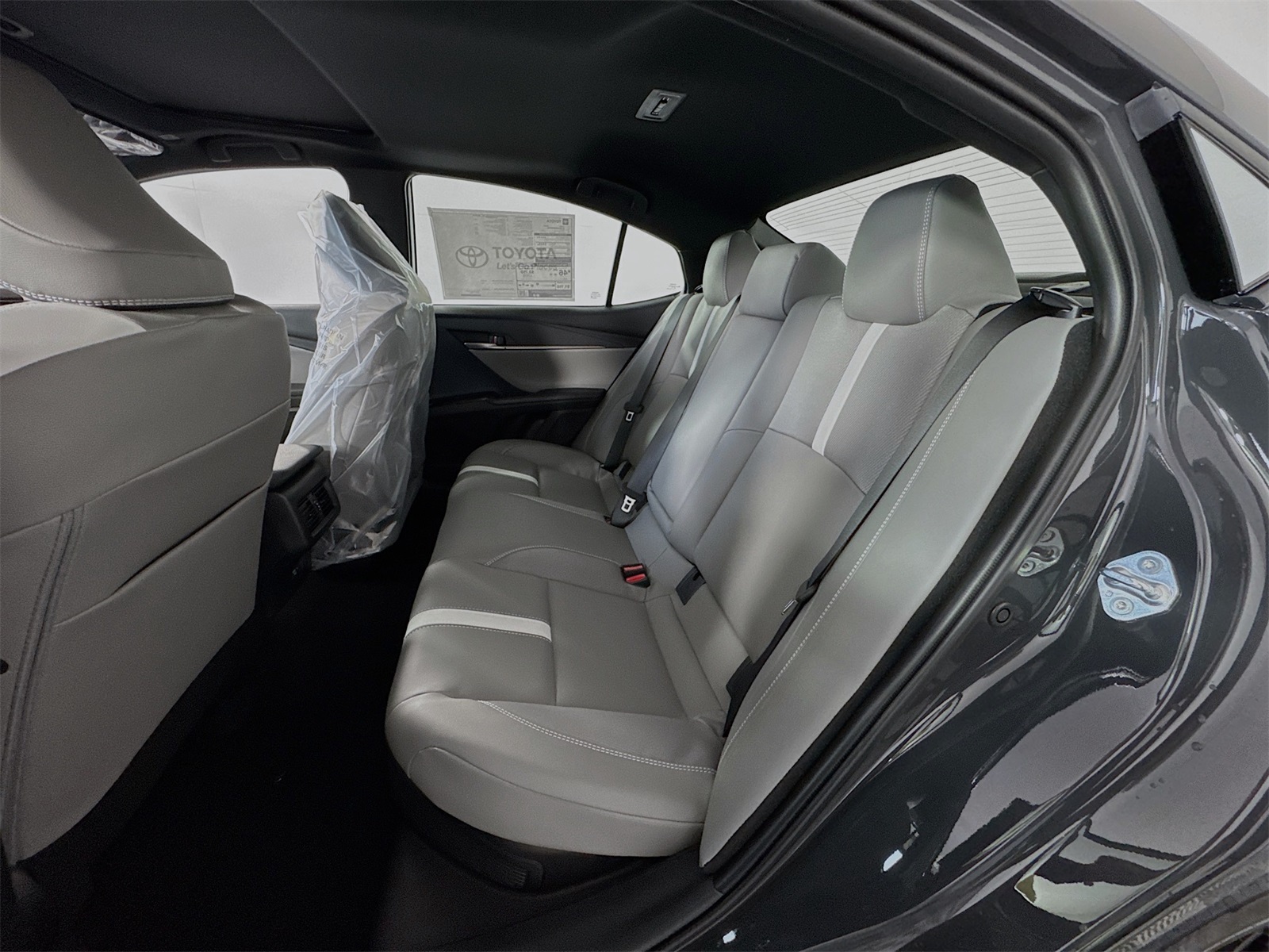 2025 Toyota Camry SE photo 9