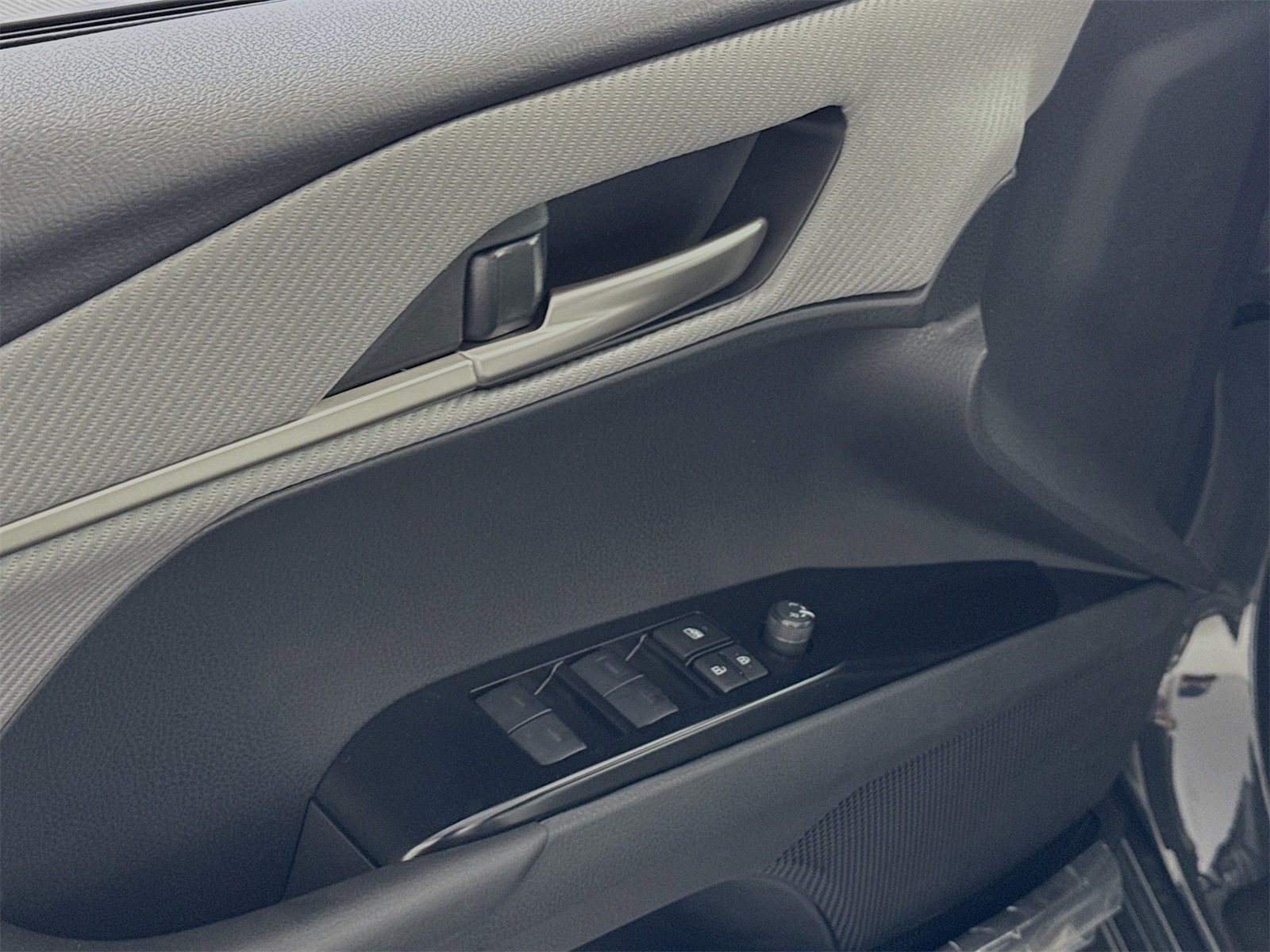2025 Toyota Camry SE photo 11