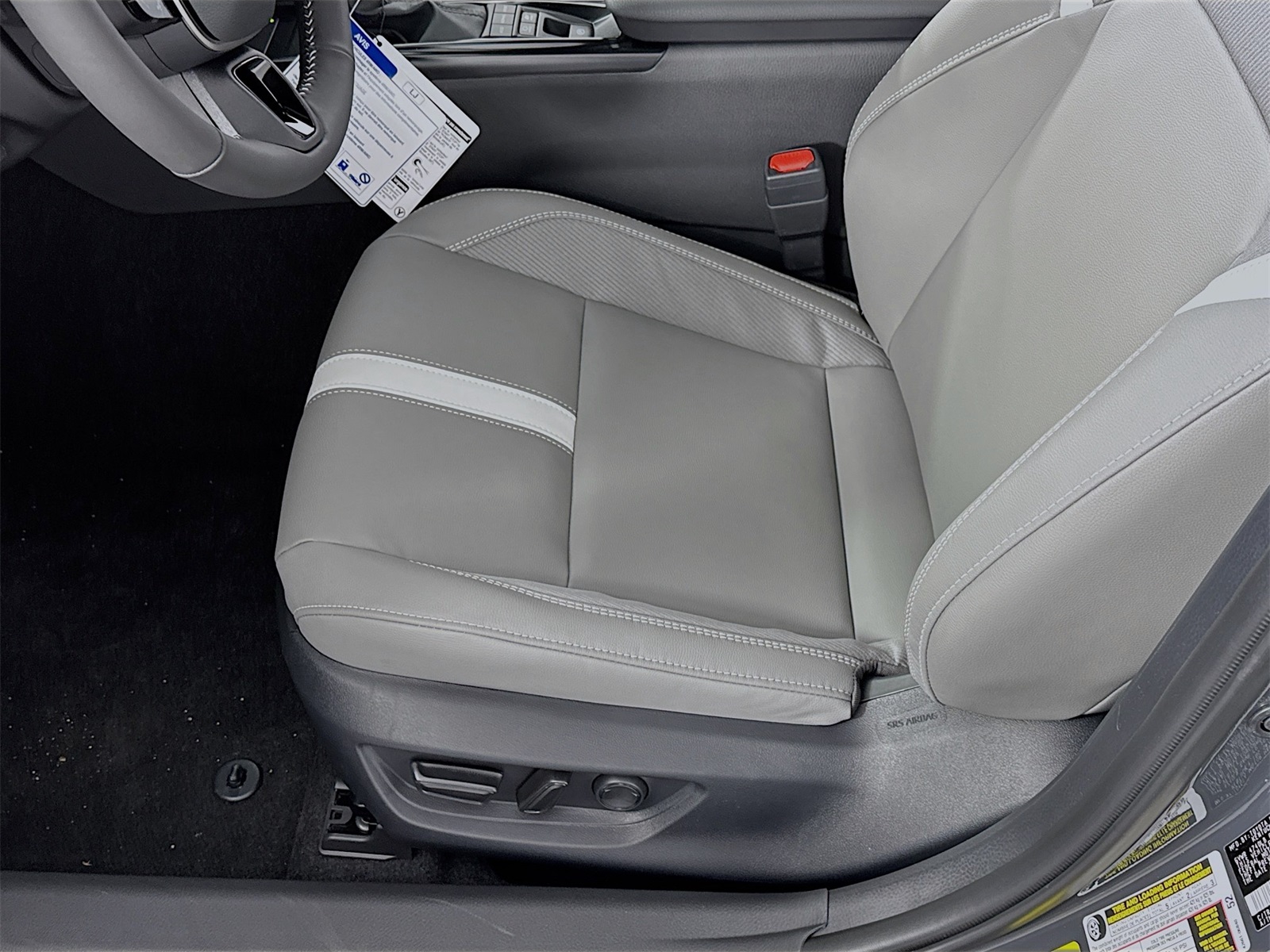 2025 Toyota Camry SE photo 12
