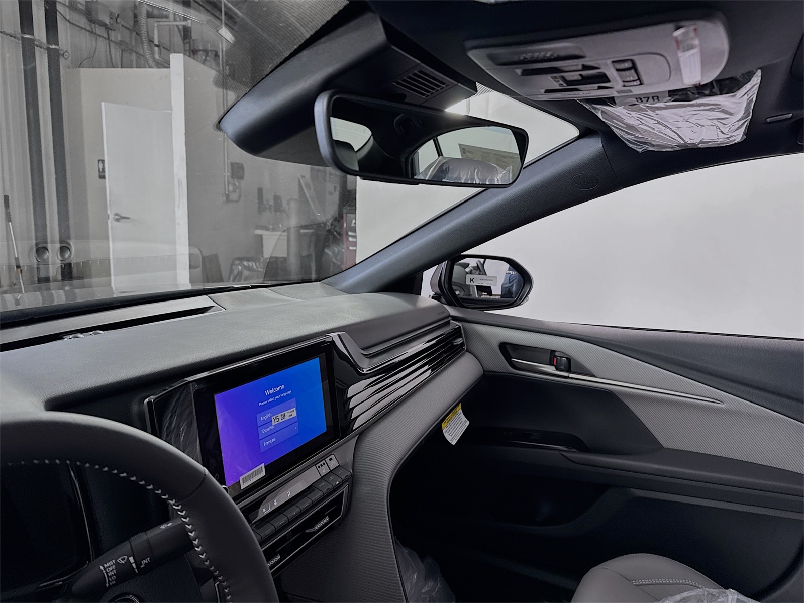 2025 Toyota Camry SE photo 4