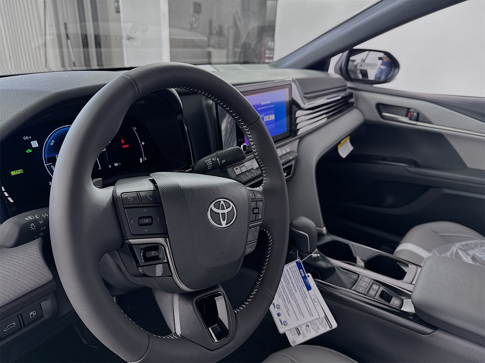 2025 Toyota Camry SE photo 5