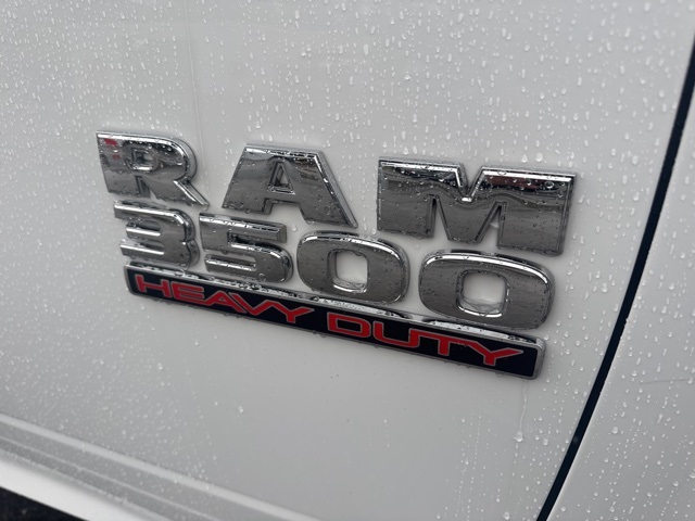 2017 Ram 3500 SLT photo 6