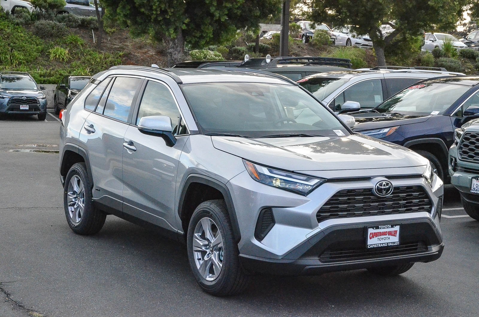 2025 Toyota RAV4 Hybrid XLE photo 2