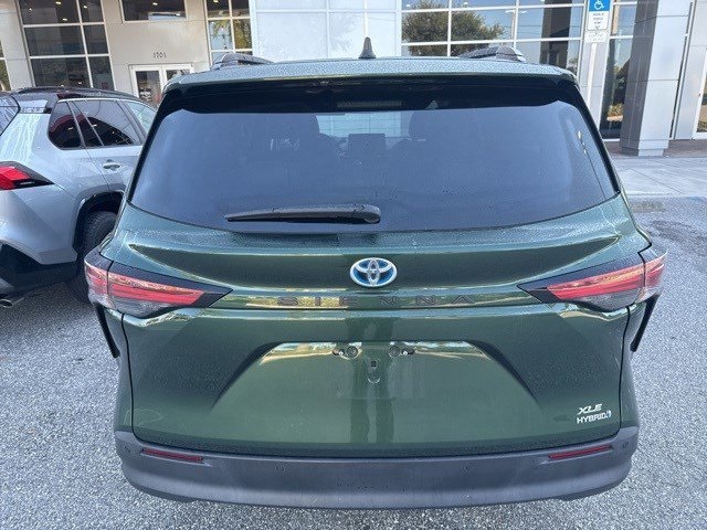 2021 Toyota Sienna XLE photo 7