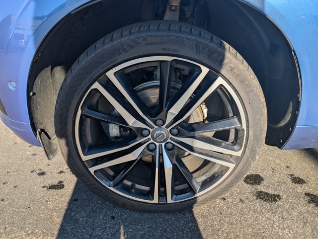 2019 Volvo XC60 T5 R-Design photo 6