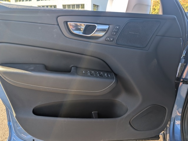 2019 Volvo XC60 T5 R-Design photo 7