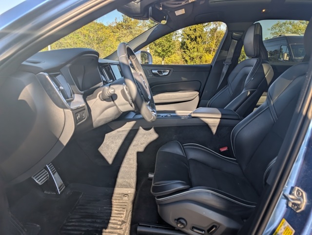 2019 Volvo XC60 T5 R-Design photo 8