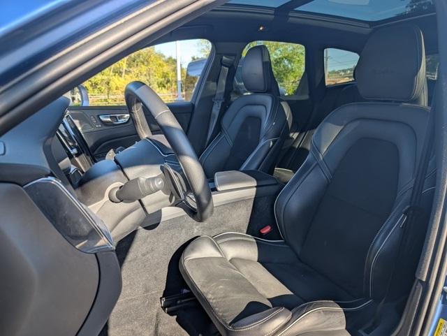 2019 Volvo XC60 T5 R-Design photo 9