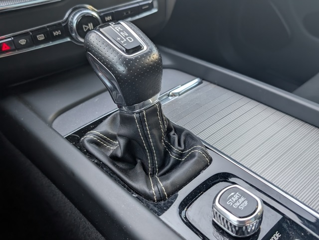 2019 Volvo XC60 T5 R-Design photo 19