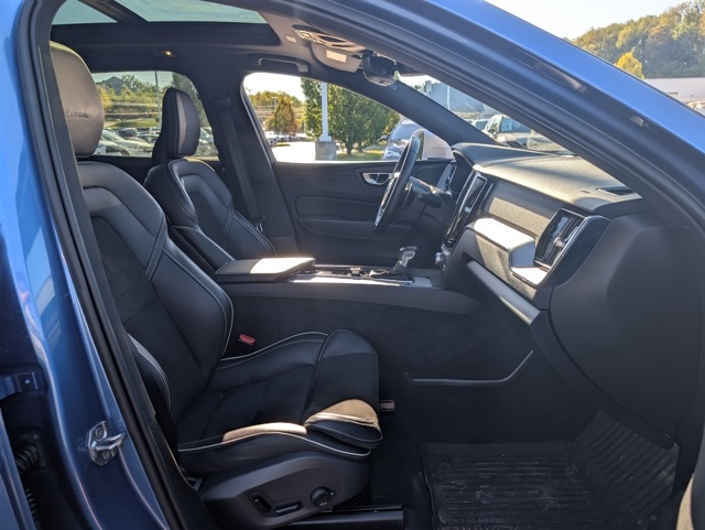 2019 Volvo XC60 T5 R-Design photo 26