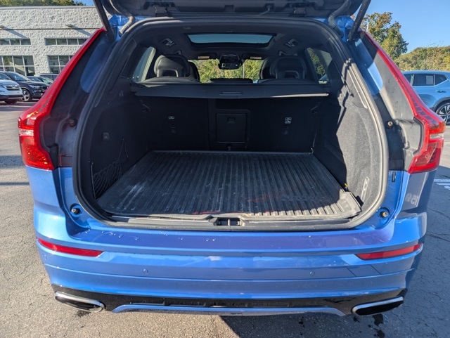 2019 Volvo XC60 T5 R-Design photo 2