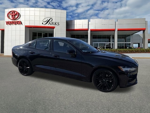 2024 Volvo S60 Plus's photo