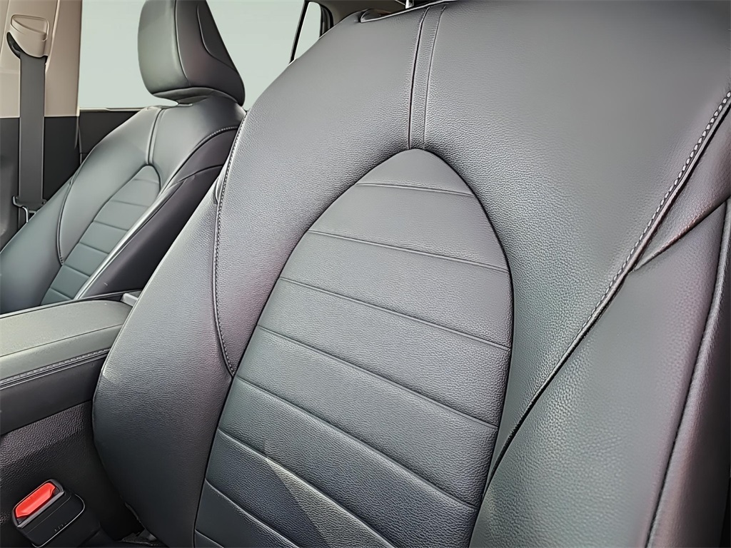 2024 Toyota Highlander LE photo 2