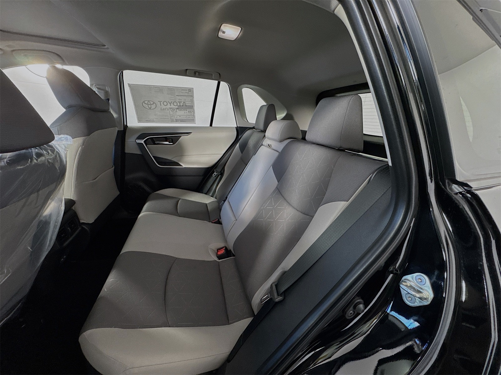 2025 Toyota RAV4 Hybrid XLE photo 11