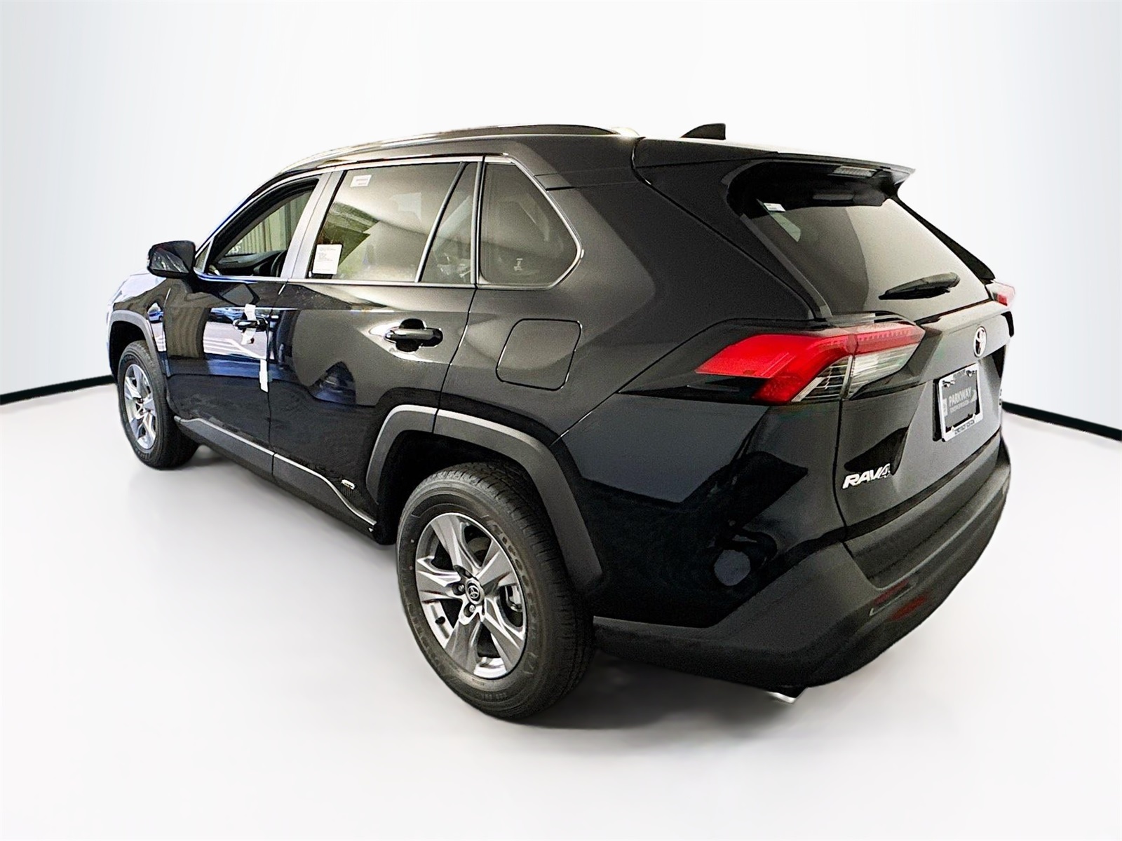 2025 Toyota RAV4 Hybrid XLE photo 4