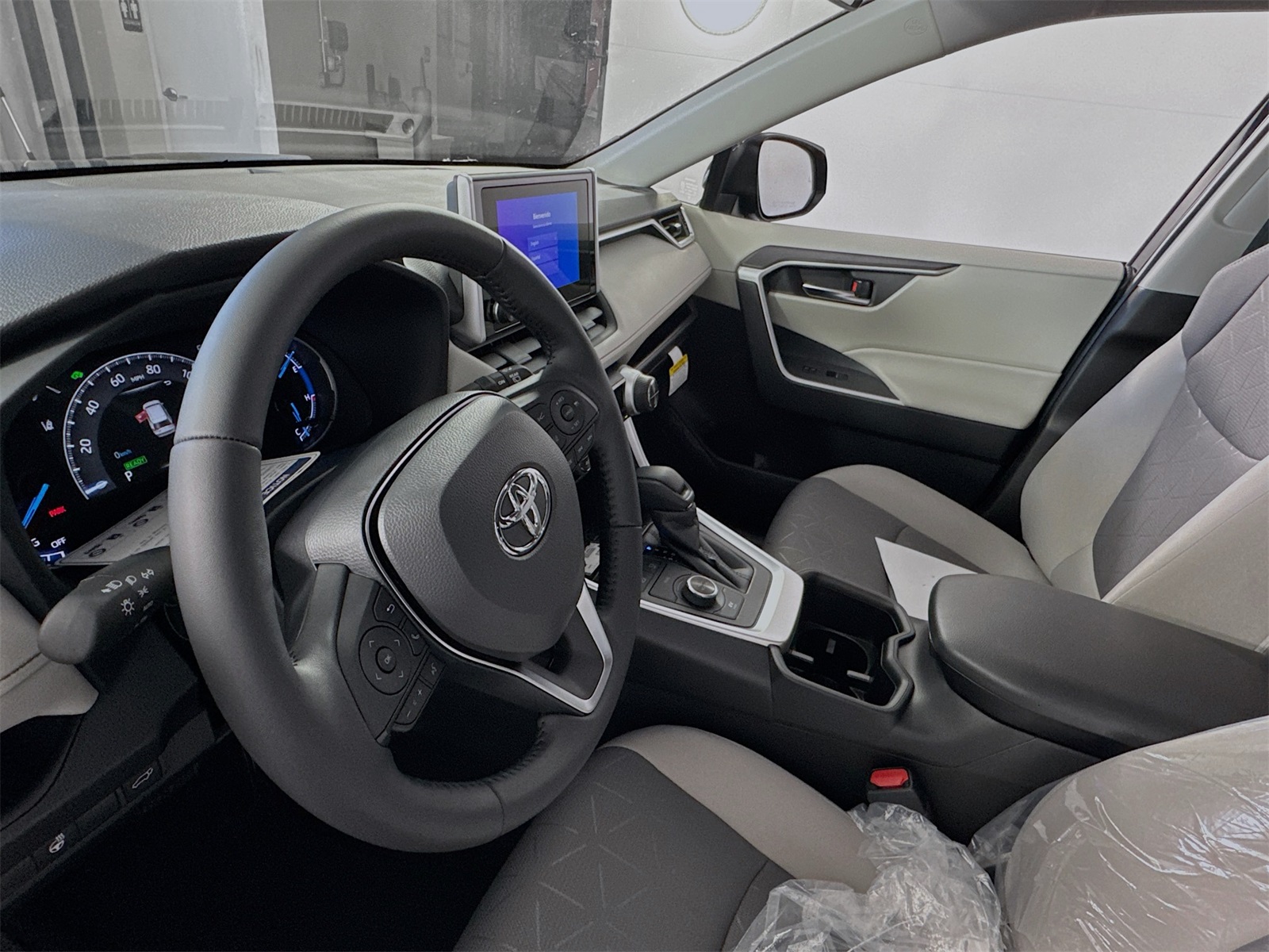 2025 Toyota RAV4 Hybrid XLE photo 6