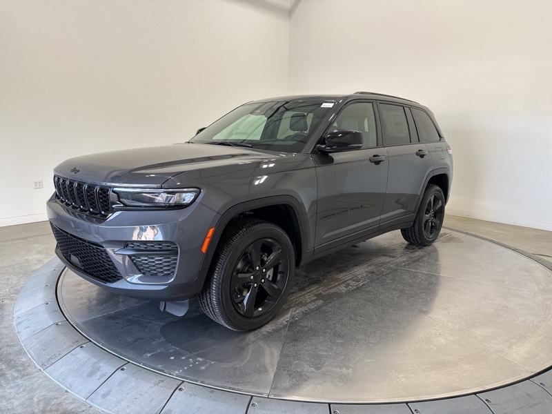 2025 Jeep Grand Cherokee Laredo X photo 3