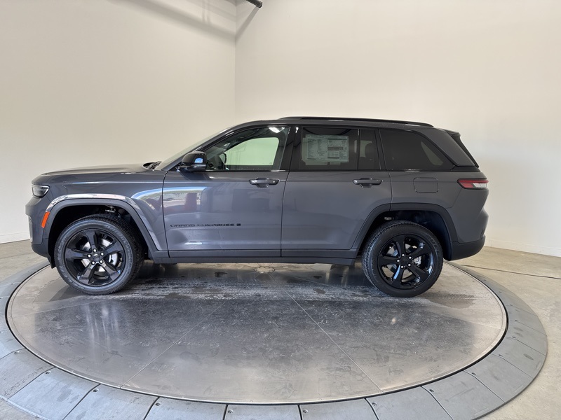 2025 Jeep Grand Cherokee Laredo X photo 4